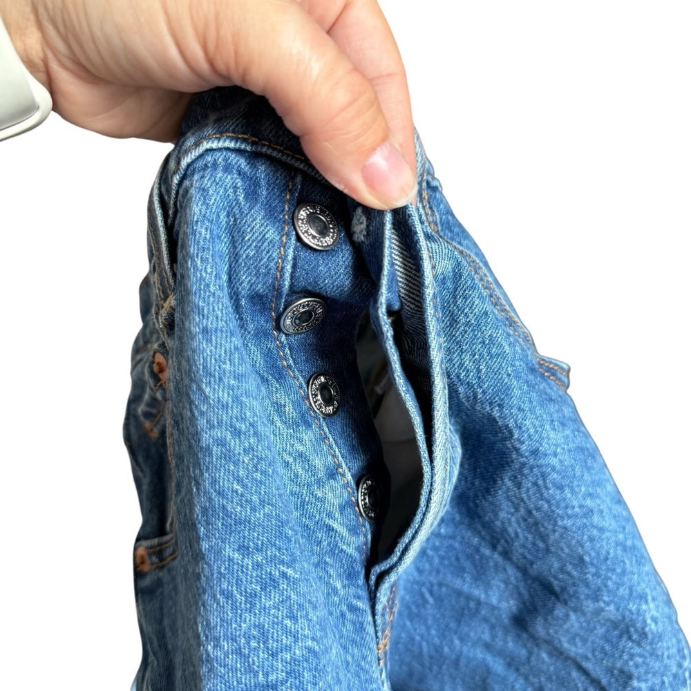 Levi’s Denim Ribcage Shorts - Picture 3 of 7